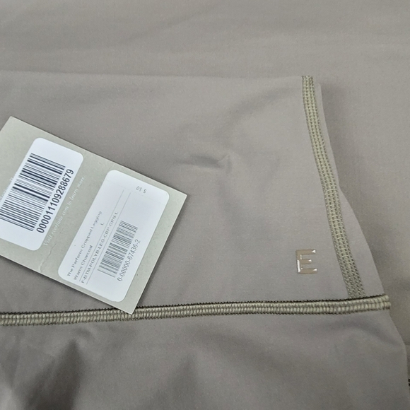 *NWT* EVERLANE PERFORM CROPPED LEGGIN LARGE - Picture 6 of 8